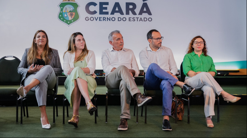 FORTALEZA-CE, BRASIL, 29-11-2024: Govervo do Estado do Ceará entrega o Selo Município Verde para 40 cidades, com a presença da vice-governadora, Jade Romero, e a titular da Sema, Vilma Freire. (Foto: Fernanda Barros/ O Povo)