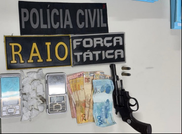Material apreendido com os suspeitos de matar um homem e balear outras quatro pessoas em Quixadá 
