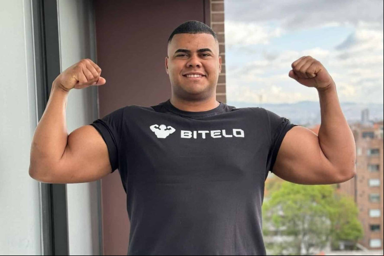 Bitelo alcançou um marco no powerlifting ao quebrar o recorde mundial no levantamento terra ao levantar 341 kg. Bitelo alcançou um marco no powerlifting ao quebrar o recorde mundial no levantamento terra ao levantar 341 kg.