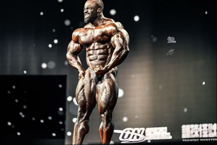 O nigeriano Samson Dauda venceu o Mr Olympia 2024 na categoria mais importante do campeonato de fisiculturismo do mundo. O nigeriano Samson Dauda venceu o Mr Olympia 2024 na categoria mais importante do campeonato de fisiculturismo do mundo.