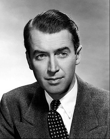 James Stewart (1908 - 1997) - EUA - Atuou em muitos filmes considerados clássicos, sendo indicado a cinco prêmios de Oscar de Melhor Ator. Ganhou em 1941 por seu papel em The Philadelphia Story. Também recebeu um Oscar Honorário, em 1985, pela sua carreira e um Globo Ouro de Melhor Ator em 1974.