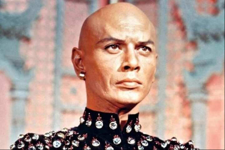 Há 39 anos, em 10/10/1985, morreu Yul Brynner, ator russo-americano que fez sucesso na chamada Era de Ouro do cinema nos Estados Unidos.