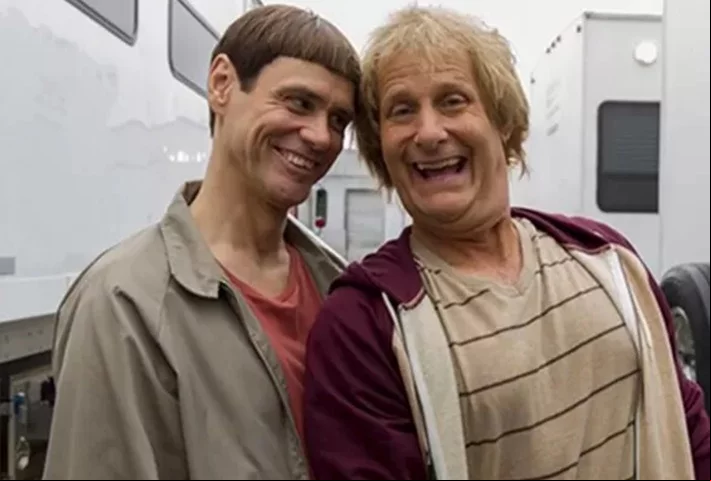 A continuidade deste clássico do underground - Debi e Loide 2 - seria produzida apenas em 2014, mas com Jim Carrey ainda como o atrapalhado Lloyd Christmas.