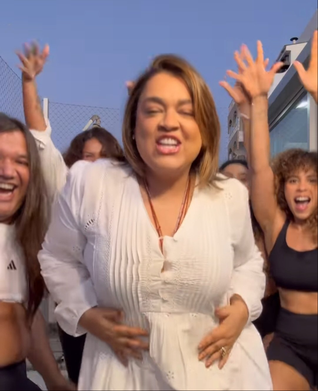 A cantora , com sua postura determinada de sempre transmite confiança e fé na recuperação. E, se houver necessidade, cogita fazer quimioterapia nos EUA.