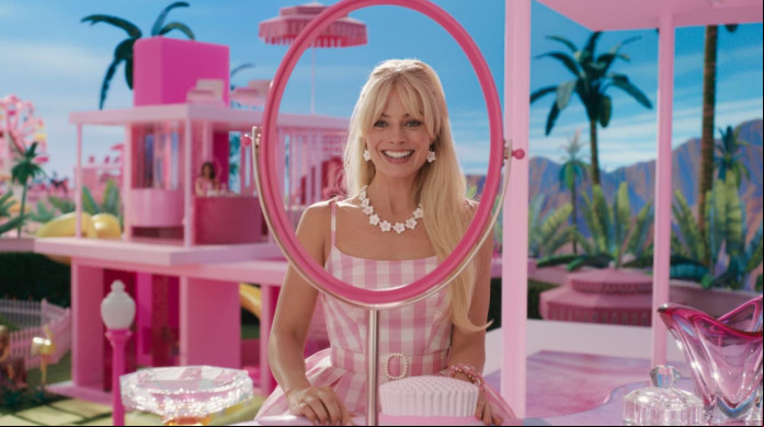 O filme 'Barbie', de Greta Gerwig, ajudou a viralizar a cor rosa e mantê-la como tendência O filme 'Barbie', de Greta Gerwig, ajudou a viralizar a cor rosa e mantê-la como tendência