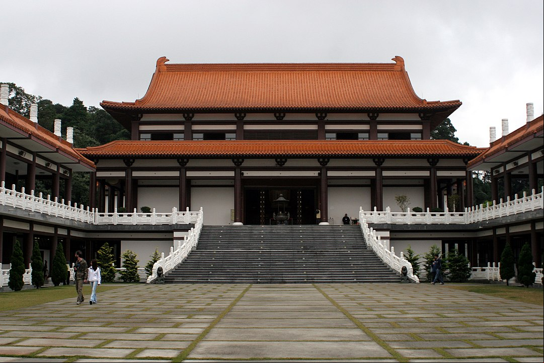 O Brasil abriga a maior colônia de japoneses e descendentes fora do Japão, mas essa comunidade nipônica , em sua maioria, é católica. O Censo mostrou que o país tem 245 mil budistas. Na foto, o Templo Budista da cidade de Cotia (SP).