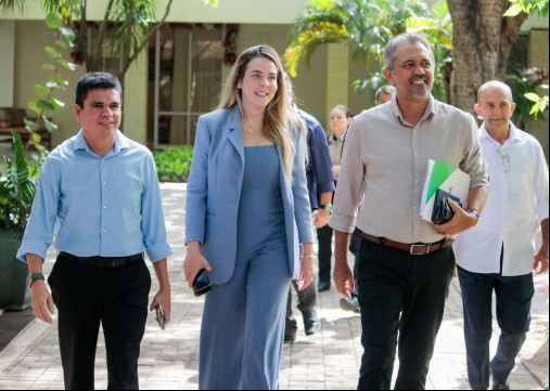 SecretÃ¡rio Chagas Vieira, governador Elmano de Freitas e a vice Jade Romero

