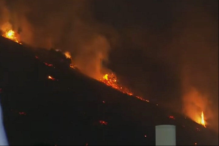Segundo a istração de Oceanos e Atmosfera dos EUA (Noaa, na sigla em inglês), a maior parte dos incêndios florestais nos EUA é causada por atividades humanas, representando 84% dos casos.