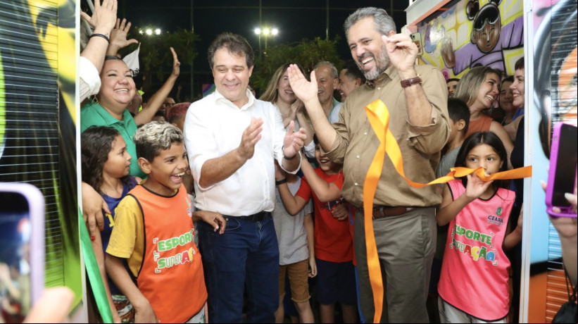 Iniciativa do Governo do Estado disponibiliza para a população estrutura que inclui Ilha Digital e Sala Multiuso, além de quadra de basquete, brinquedopraça e academia ao ar livre