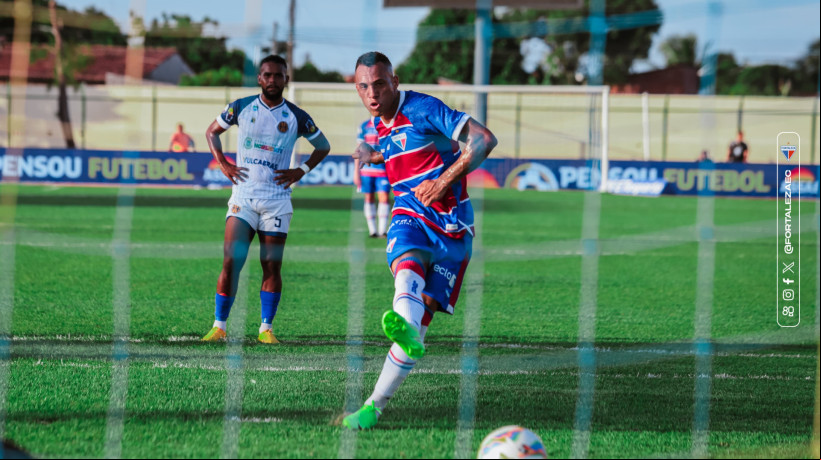 Breno Lopes marcando gol contra o Horizonte