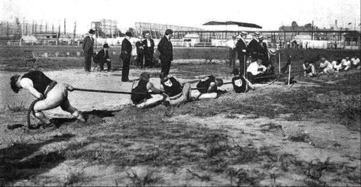 Cabo de guerra - Esporte comum em disputas escolares, a modalidade fez parte do cardápio olímpico de Paris-1900 a Antuérpia-1920.