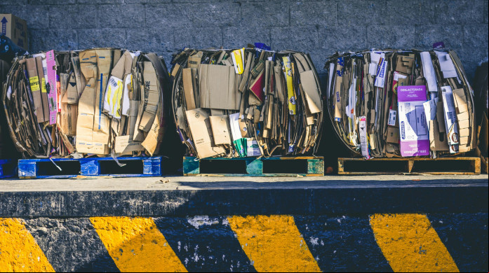 Papel, plástico, metal, vidro e óleo: veja descarte adequado Papel, plástico, metal, vidro e óleo: veja descarte adequado
