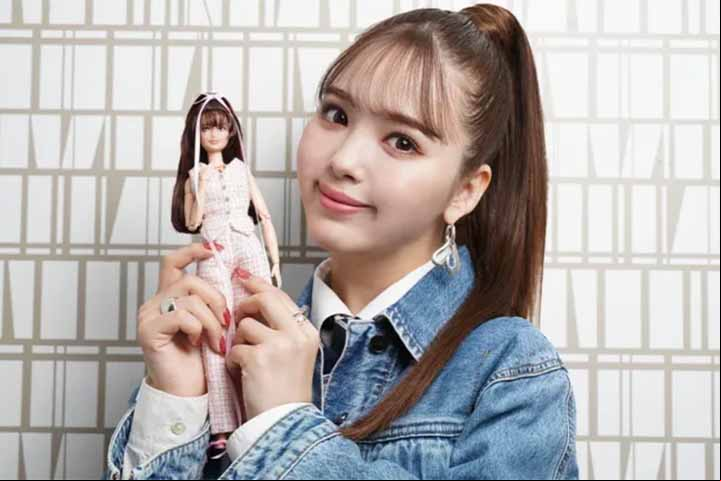 Nicole Fujita - Outra mulher inspiradora homenageada com uma Barbie foi a modelo japonesa Nicole Fujita. Ela é considerada uma das maiores influenciadoras de moda no Japão, com um estilo único e uma grande base de fãs.