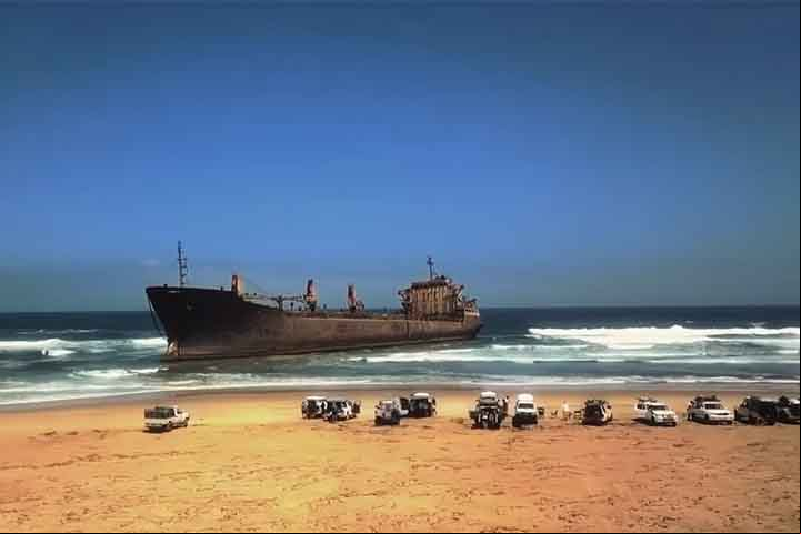 Sua costa hoje é um parque de recreação sazonais para baleias, focas e leões marinhos, enquanto mais para o interior dos leitos são povoadas por leão, girafa, rinoceronte e babuíno.