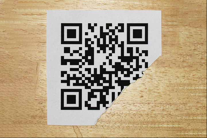 Caso o cliente note algum sinal suspeito no QR Code, como adesivo mal colado ou alguma outra condição que indique troca do código, o recomendável é não escanear e alertar funcionários do estabelecimento.