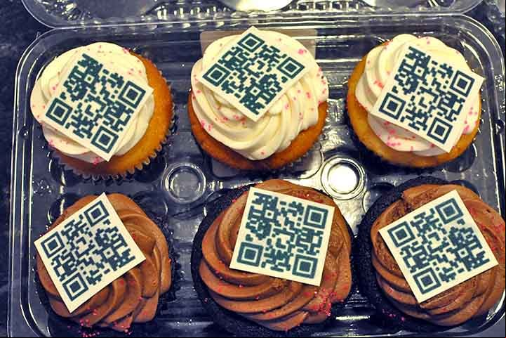 Para não cair em um golpe desse tipo, o advogado recomenda que o consumidor confirme antes se o QR Code pertence ao local.