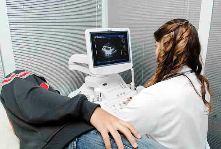 Existem, também, as taquicardias ventriculares malignas, que podem comprometer a função cardíaca levando à morte súbita. São casos mais preocupantes e extremamente graves, que necessitam de um acompanhamento médico, de forma regular e frequente.