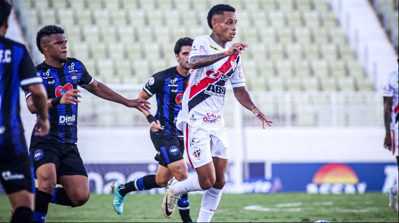 Ferroviário enfrentando Cariri pelo Campeonato Cearense 2025
