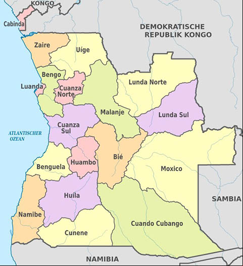 Umbanda significa curandeiro no idioma Kimbundo, uma das línguas de Angola (onde o português é oficial, mas grande parte da população mantém os idiomas bantos). Já a palavra candomblé, no quimbundo e no quicongo, faladas em Angola e no Congo, significa dança com atabaques ou ritual religioso com música e dança.