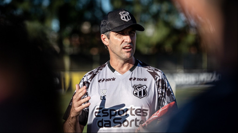 Léo Condé, técnico do Ceará, durante treino no CT de Porangabuçu