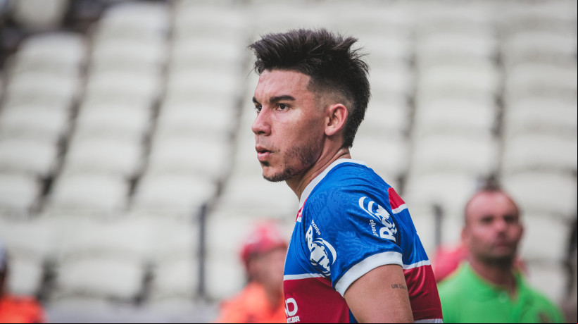Pol Fernández foi alvo de crítica por parte de torcedores durante a partida entre Fortaleza e Racing
