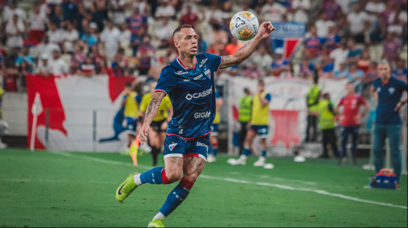 Atacante Breno Lopes no jogo Fortaleza x Vitória, no Castelão, pela Copa do Nordeste 2025