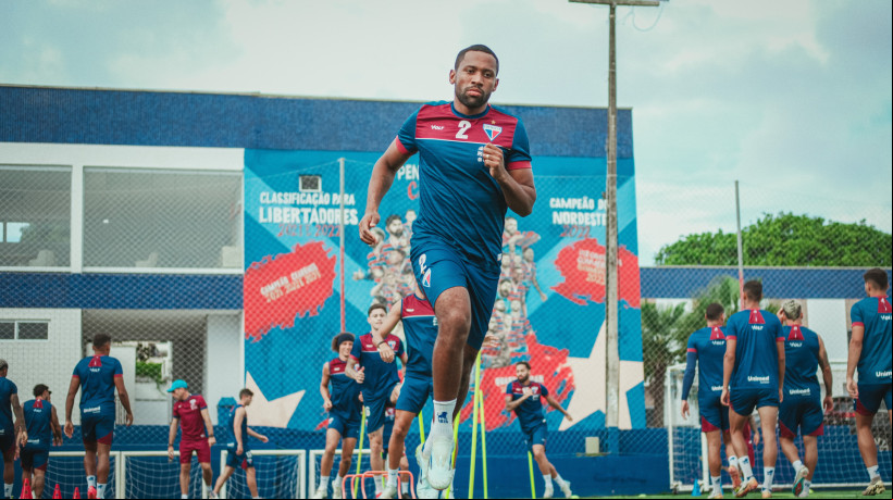 Lateral-direito Tinga em treino do Fortaleza no Centro de Excelência Alcides Santos
