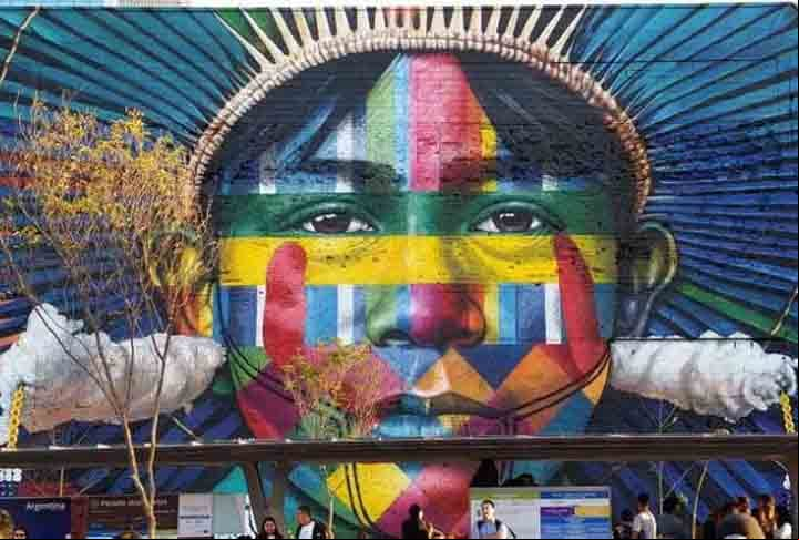 Um dos maiores expoentes da arte do grafite no Brasil atualmente é o paulistano Eduardo Kobra, que se define como muralista.