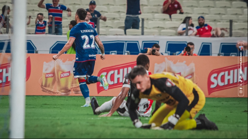 Yago Pikachu, atacante do Fortaleza, no momento em que chutou para o gol diante do Ferroviário