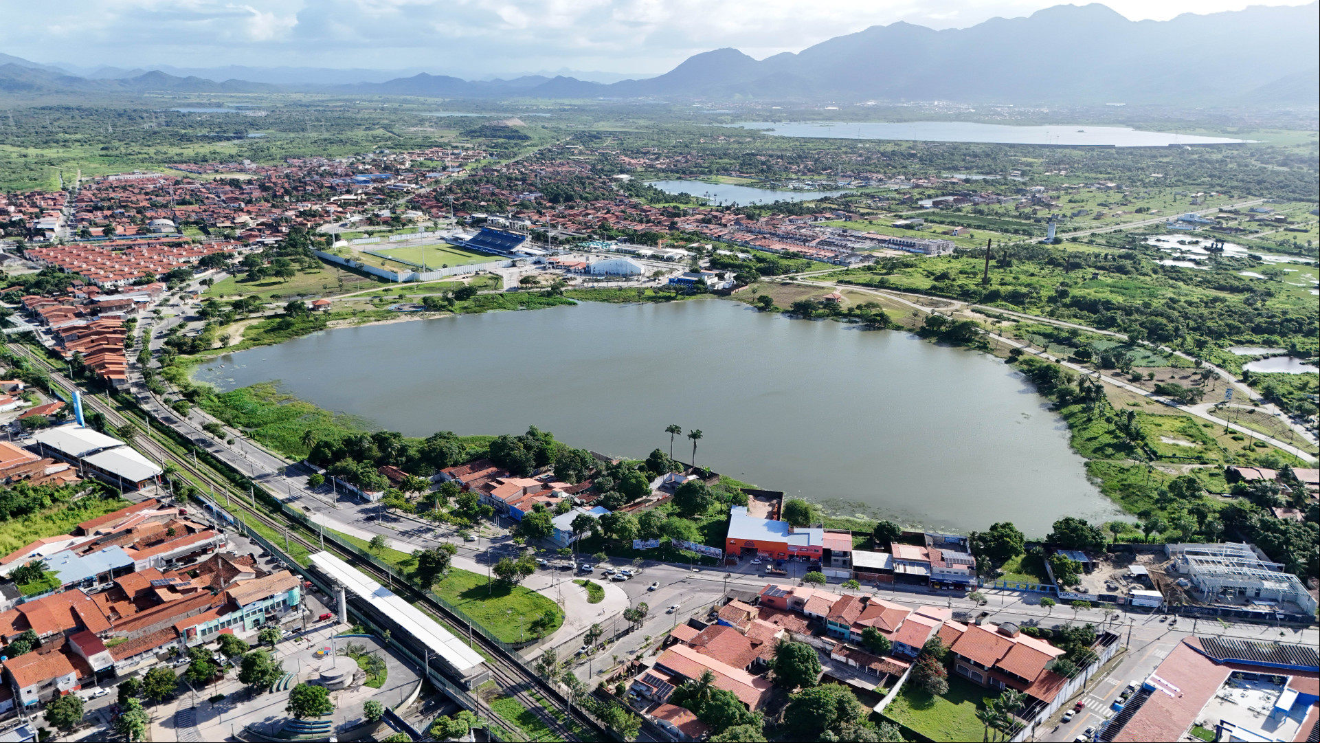 Vista aérea da Lagoa que dá nome à cidade. Neste 6 de março de 2025, celebra-se o Aniversário de 42 anos de Emancipação Política de Maracanaú Vista aérea da Lagoa que dá nome à cidade. Neste 6 de março de 2025, celebra-se o Aniversário de 42 anos de Emancipação Política de Maracanaú