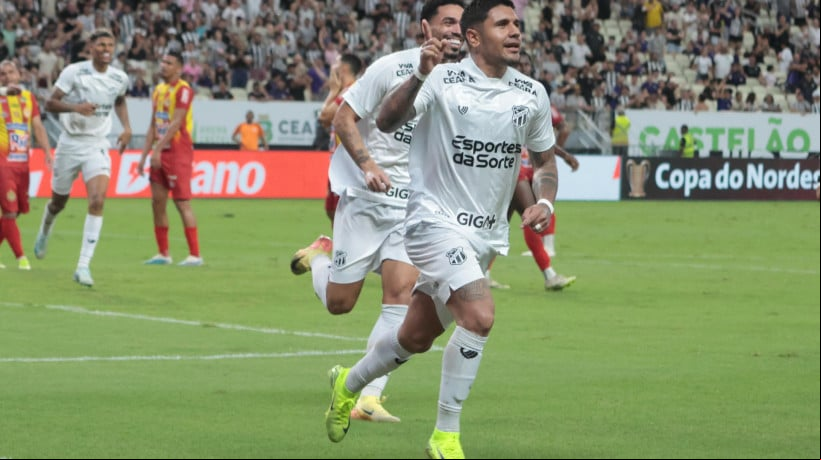 Galeano, jogador do Ceará, comemora gol marcado diante da Juazeirense