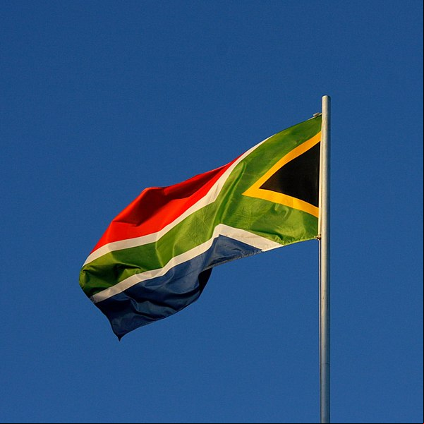 Em 2011, a África do Sul aceitou o convite e aderiu ao bloco, que ou a ter a denominação que perdura até hoje: Brics.