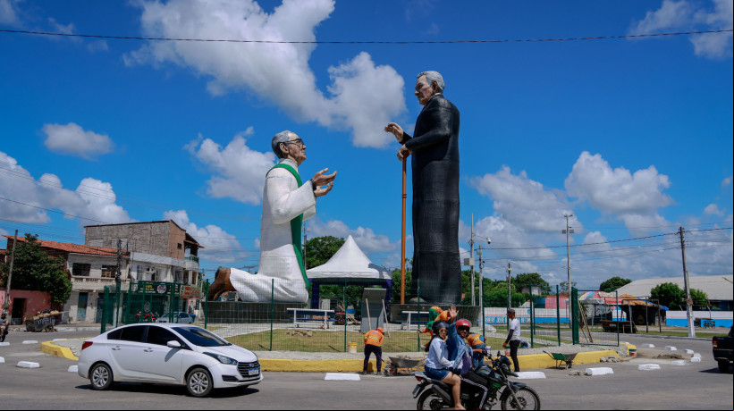 Estátua Padre Cicero juntamente com Monsenhor Murilo, em Maracanaú
