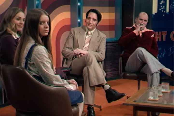 Durante a entrevista de uma parapsicóloga e a única sobrevivente de um suicídio em massa no interior de uma igreja satânica eventos sobrenaturais começam a acontecer. Eles impactam os presente no estúdio e a audiência televisiva.