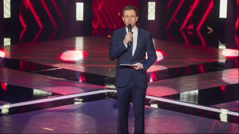 Tiago Leifert retorna ao comando do The Voice Brasil, após o programa ser transferido ao SBT