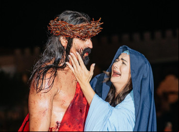 A encenação da Paixão de Cristo é realizada na vila Quixaba há 25 anos 
