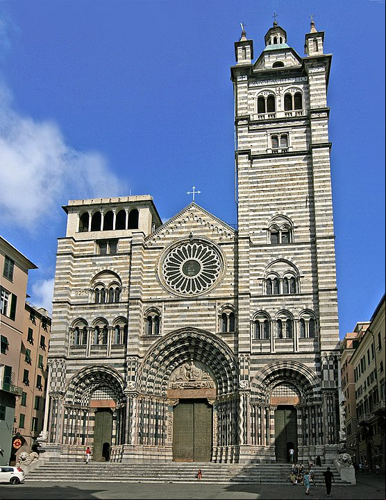 Catedral de San Lorenzo - Gênova - Erguida em 1118 em estilo românico, foi destruída pelo fogo em 1296 e ou por restauração até 1312. Aos poucos, recebeu decorações e novas reformas.