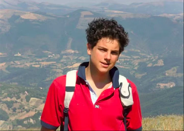 Em julho de 2024, foi anunciado o processo de canonização de Carlo Acutis, um jovem italiano que faleceu aos 15 anos de idade em 2006, vítima de leucemia.