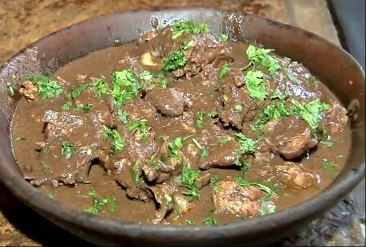 A culinária piauiense é conhecida pelos temperos com base em pimenta de cheiro, coentro e cheiro verde. O principal prato típico é galinha à cabidela (ou galinha caipira), cozida com molho de especiarias e acréscimo de um pouco de sangue de galinha.