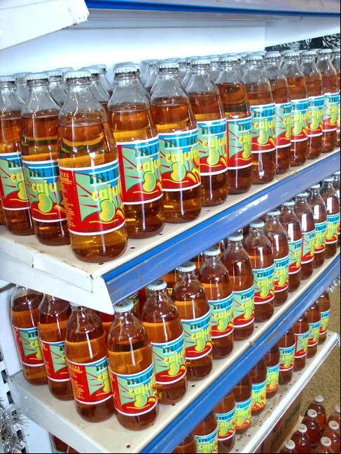 A gastronomia piauiense também é parte da cultura do estado. E um dos destaques é a popular Cajuína, bebida sem álcool feita a partir do suco de caju, com coloração amarelo-âmbar resultante da caramelização do açúcar natural da fruta.