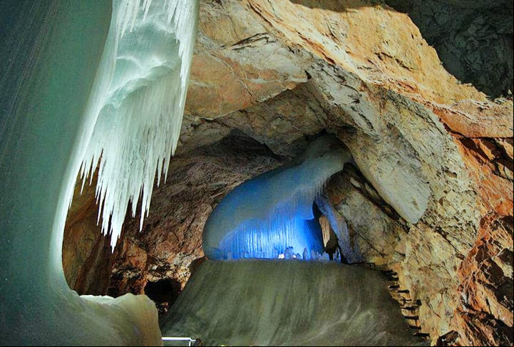 Gruta Eisriesenwelt (Áustria) - É a maior caverna de gelo do planeta. Leva o nome da cidade onde está situada, perto de Salzburgo. Tem 42 km e recebe 200 mil visitantes por ano.