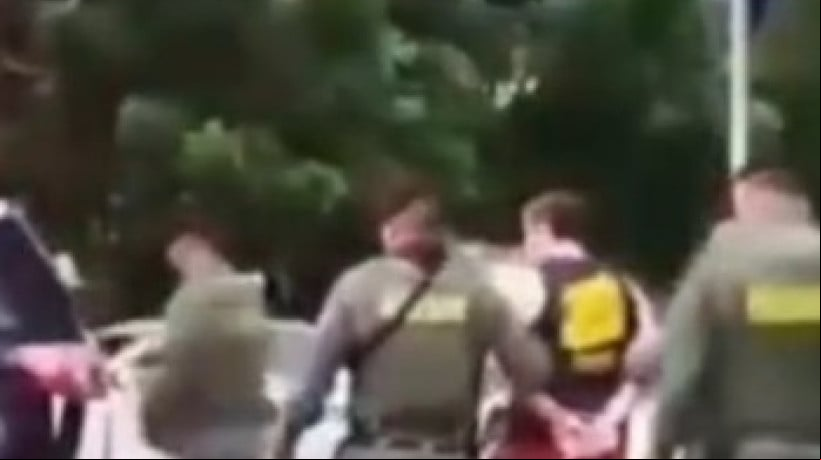 Os padrastro e a mãe foram presos pela Polícia Militar. O homem teve a prisão mantida e a mãe foi solta durante audiência de custódia