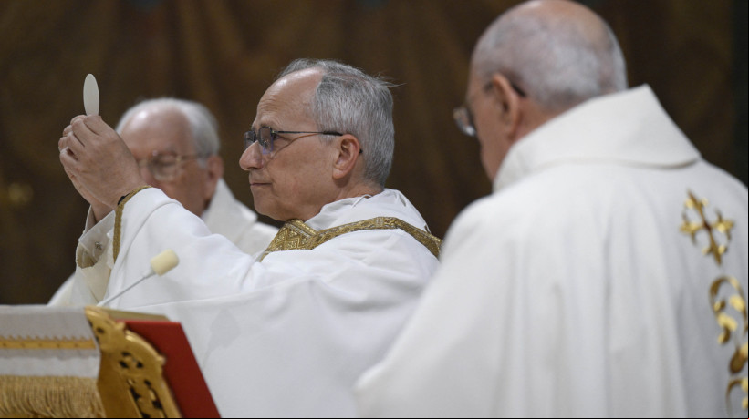 Robert Francis Prevost celebra sua primeira missa como papa Leão 14