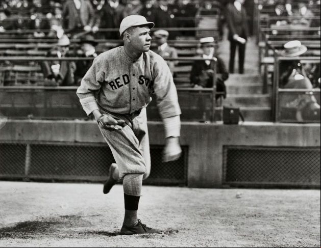 Babe Ruth (foto), Willie Mays, Hank Aaron, Ted Williams e Walter Johnson são alguns dos maiores ídolos da história do beisebol.