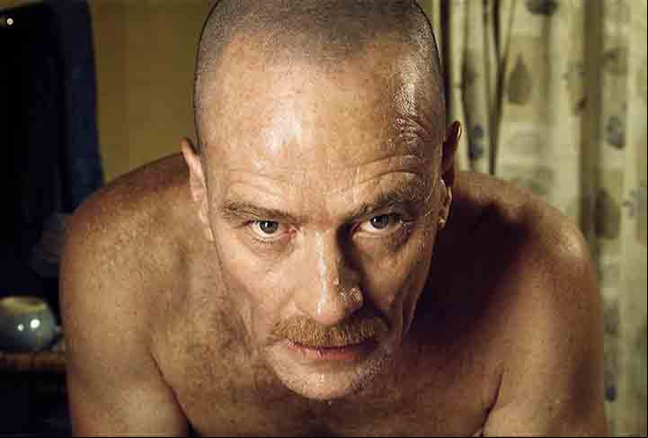 Bryan Cranston, no papel de Walter White, entregou uma performance memorável, que ficou marcada na memória dos fãs.