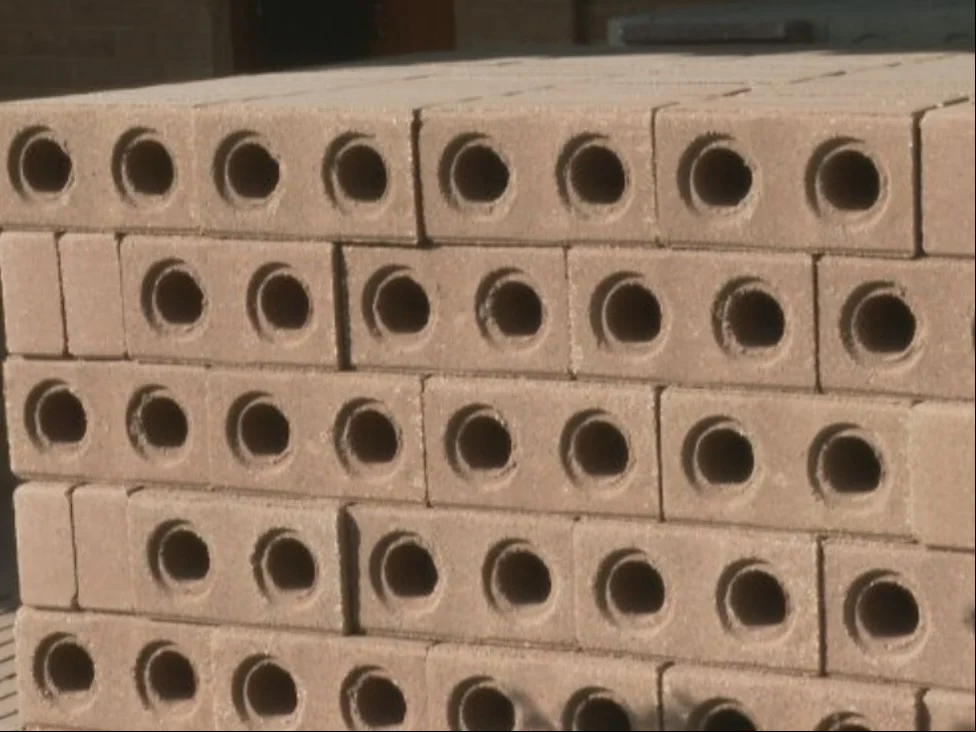 A fábrica tem capacidade para produzir 1.500 tijolos por dia. E a tendência é ampliar, já que o projeto ganhou o reconhecimento da Sudene - a Superintendência do Desenvolvimento do Nordeste.