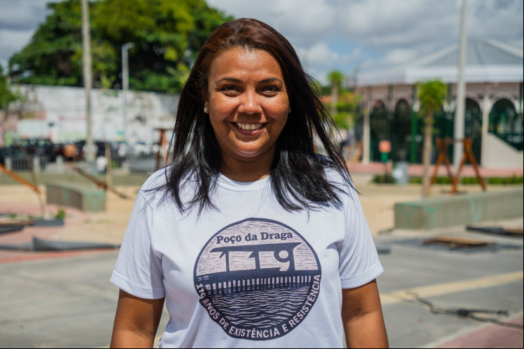 Cássia, criadora do lema “Nada sobre nós sem nós” para este evento, destaca que é preciso que a cidade conheça a essência e o “amor que os moradores têm por cada metro quadrado do Poço da Draga.” Cássia, criadora do lema “Nada sobre nós sem nós” para este evento, destaca que é preciso que a cidade conheça a essência e o “amor que os moradores têm por cada metro quadrado do Poço da Draga.”