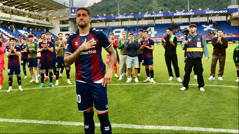 Matheus Pereira se emocionou em despedida do Eibar