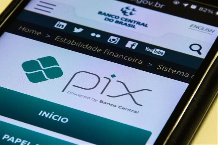 Desde que foi lançado, em 2020, o PIX revolucionou a forma como brasileiros transferem dinheiro e realizam pagamentos, substituindo gradualmente métodos tradicionais como TED, DOC e até mesmo o uso de dinheiro em espécie.
