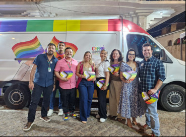 A Unidade Móvel Dandara Ketlely oferece serviços de apoio, orientação e assistência à comunidade LGBTI+ em diversas regiões do estado, priorizando áreas mais distantes ou com menor o. 